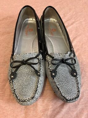 Marc Joseph Black & White Pebble-Texture Bow Loafers